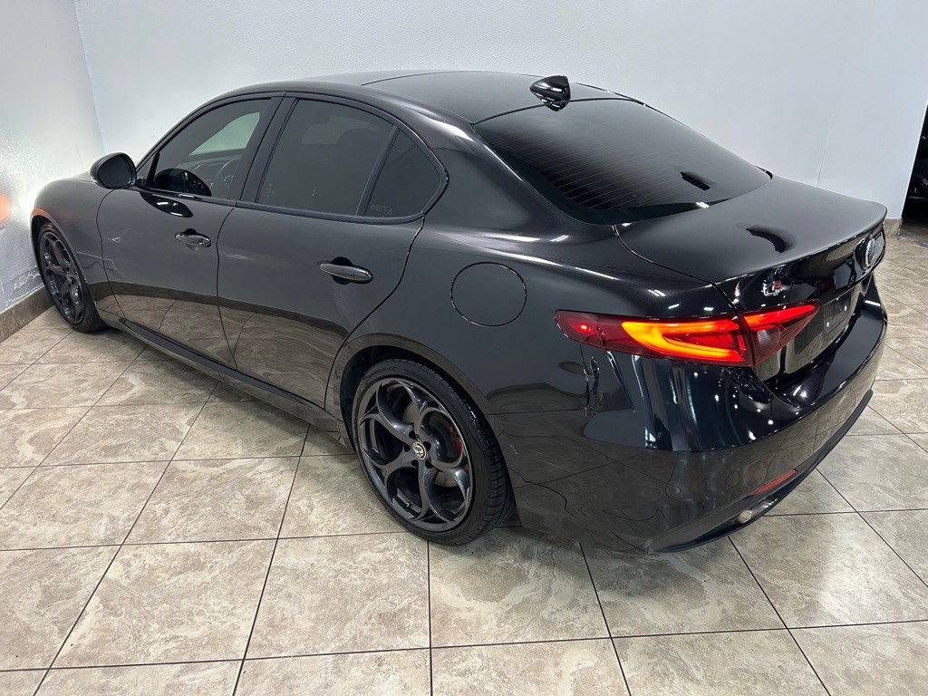2017 Alfa Romeo Giulia Image 9