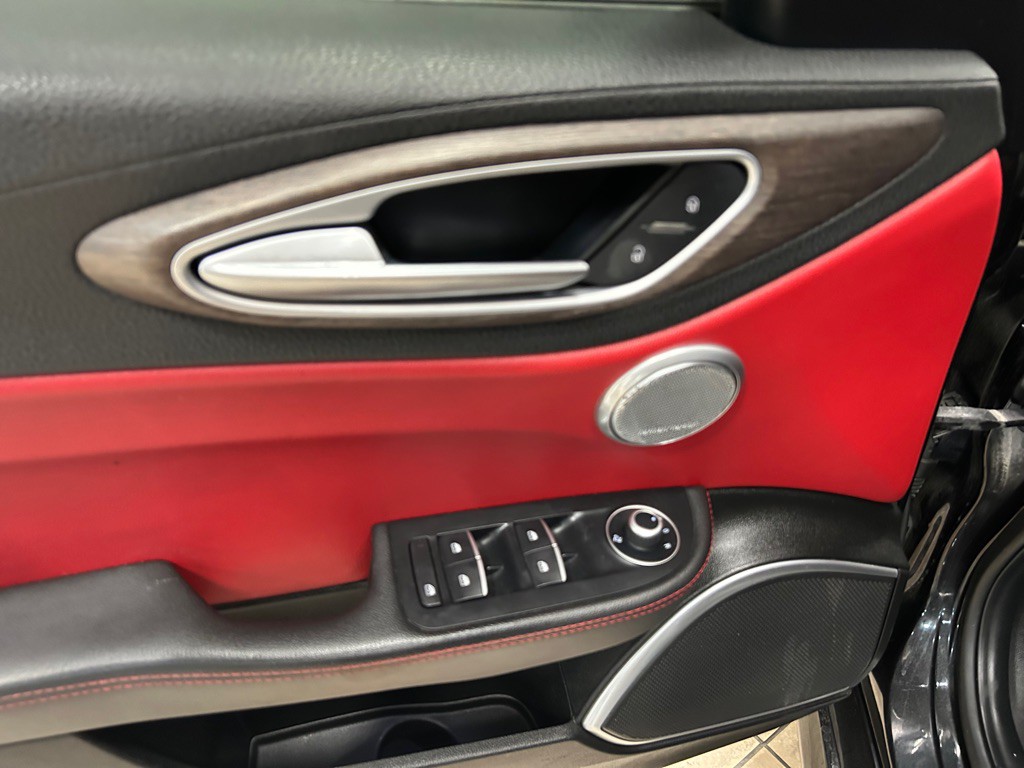 2017 Alfa Romeo Giulia Image 15