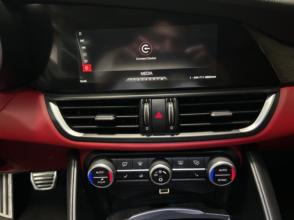 2017 Alfa Romeo Giulia Image 17