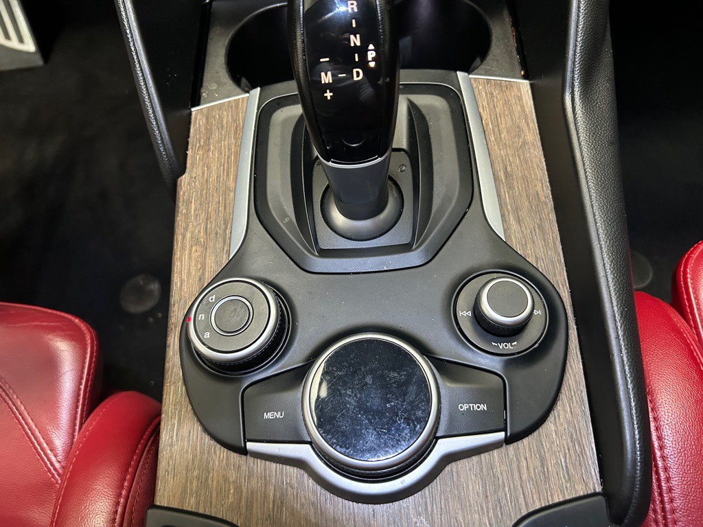 2017 Alfa Romeo Giulia Image 18