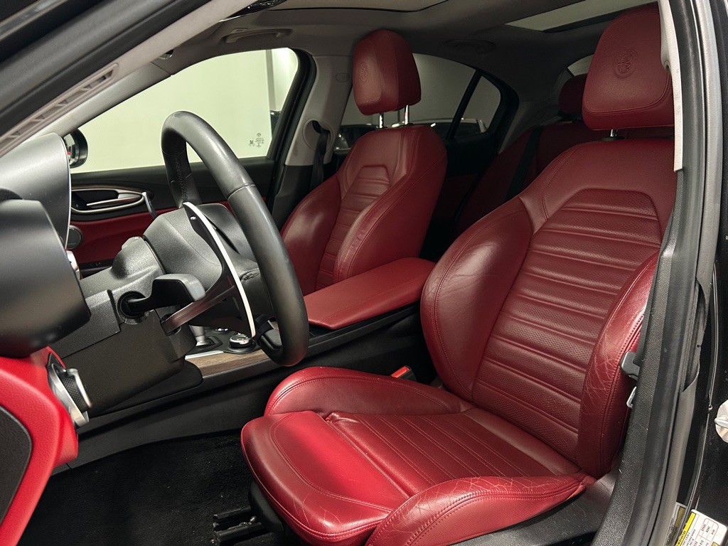 2017 Alfa Romeo Giulia Image 21