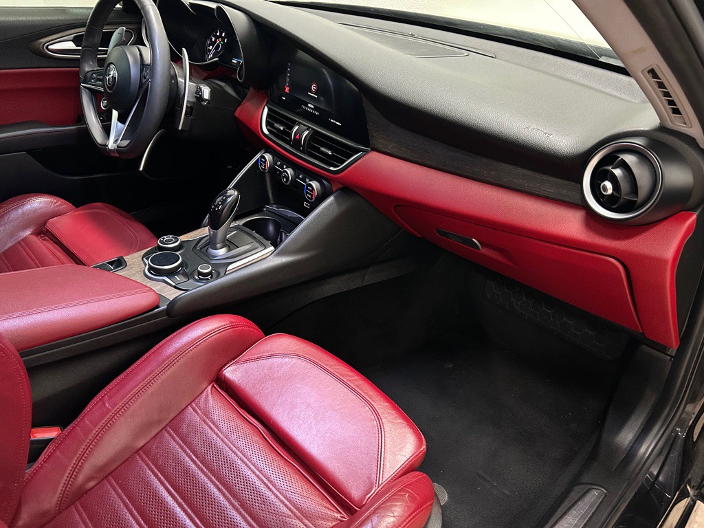 2017 Alfa Romeo Giulia Image 24