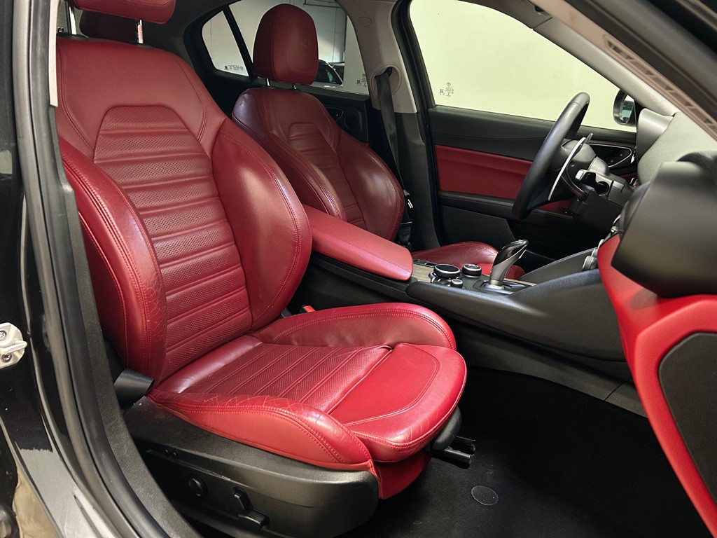 2017 Alfa Romeo Giulia Image 25