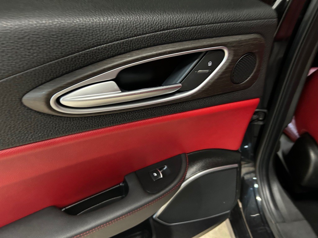 2017 Alfa Romeo Giulia Image 30