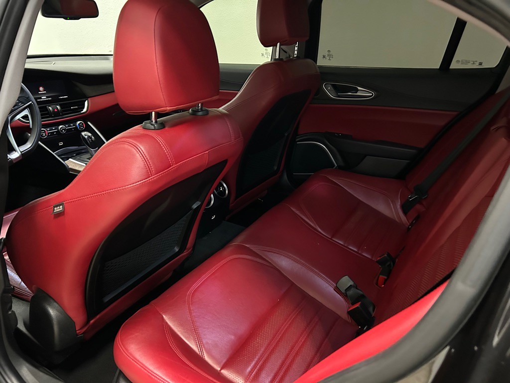 2017 Alfa Romeo Giulia Image 31