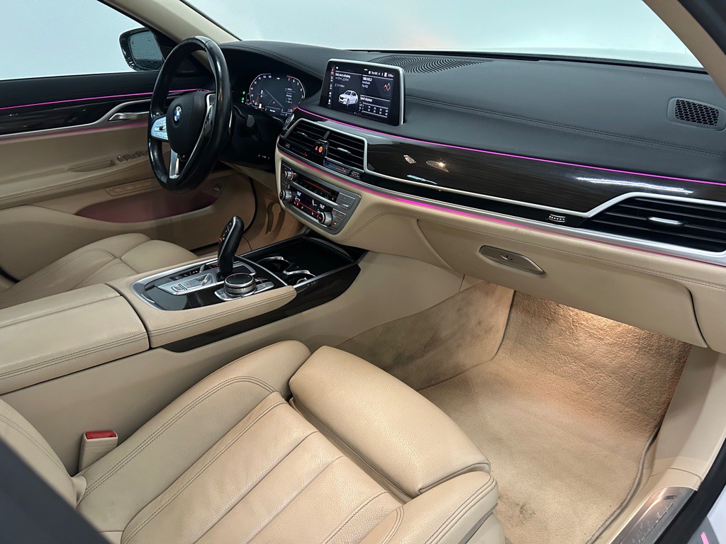 2020 BMW 7 Series Image 32
