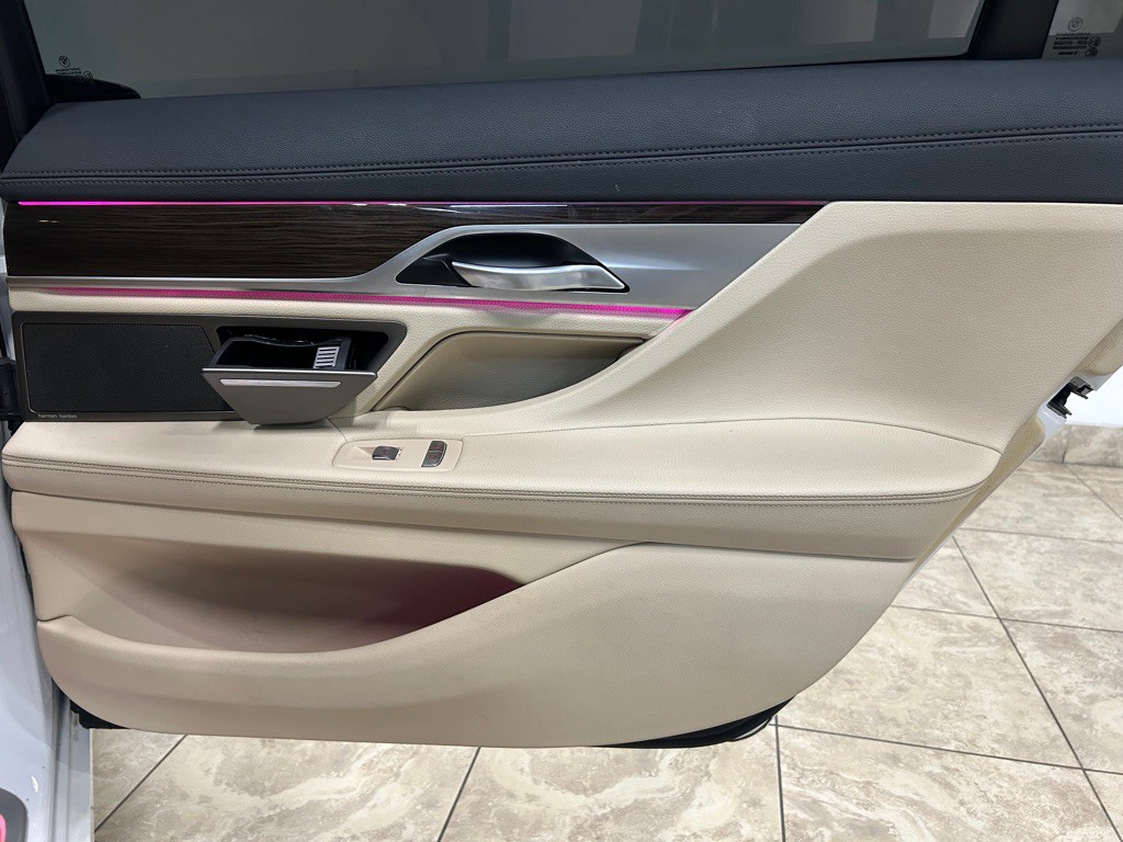 2020 BMW 7 Series Image 39