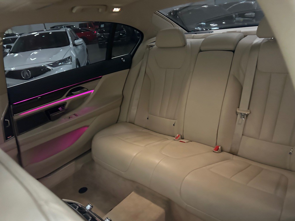 2020 BMW 7 Series Image 40