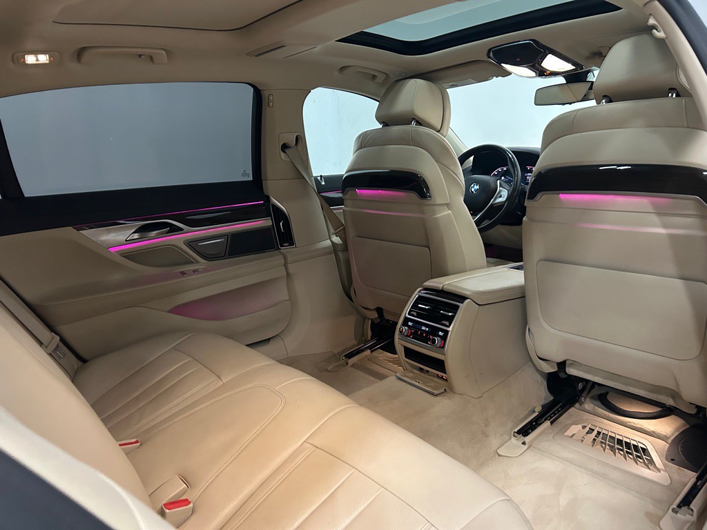 2020 BMW 7 Series Image 42