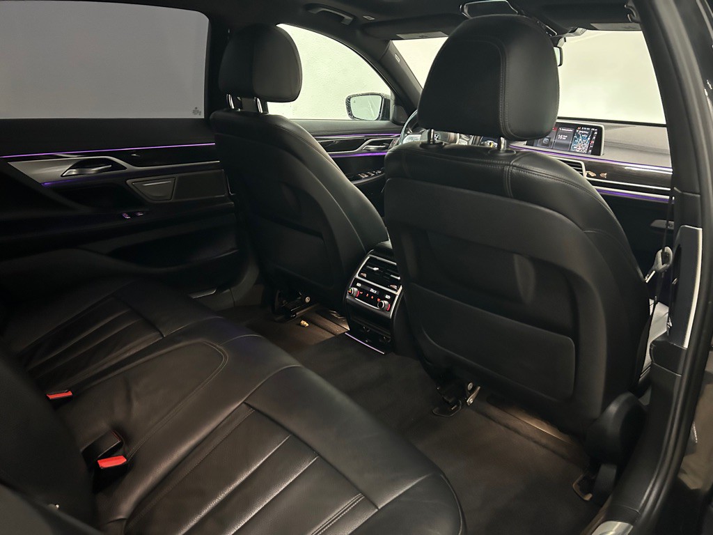 2019 BMW 7 Series Image 37
