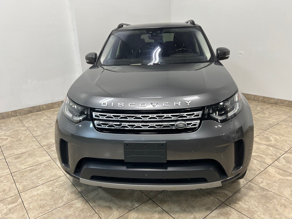2017 Land Rover Discovery Image 2