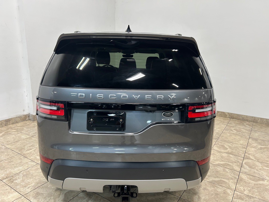 2017 Land Rover Discovery Image 8