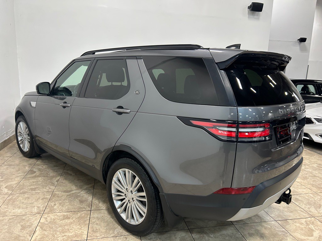 2017 Land Rover Discovery Image 9