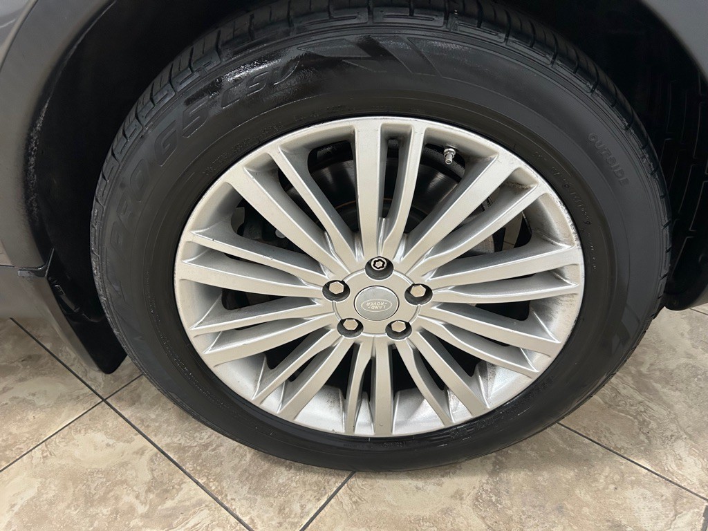 2017 Land Rover Discovery Image 10