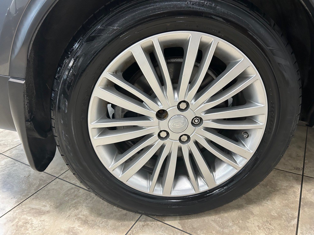 2017 Land Rover Discovery Image 11