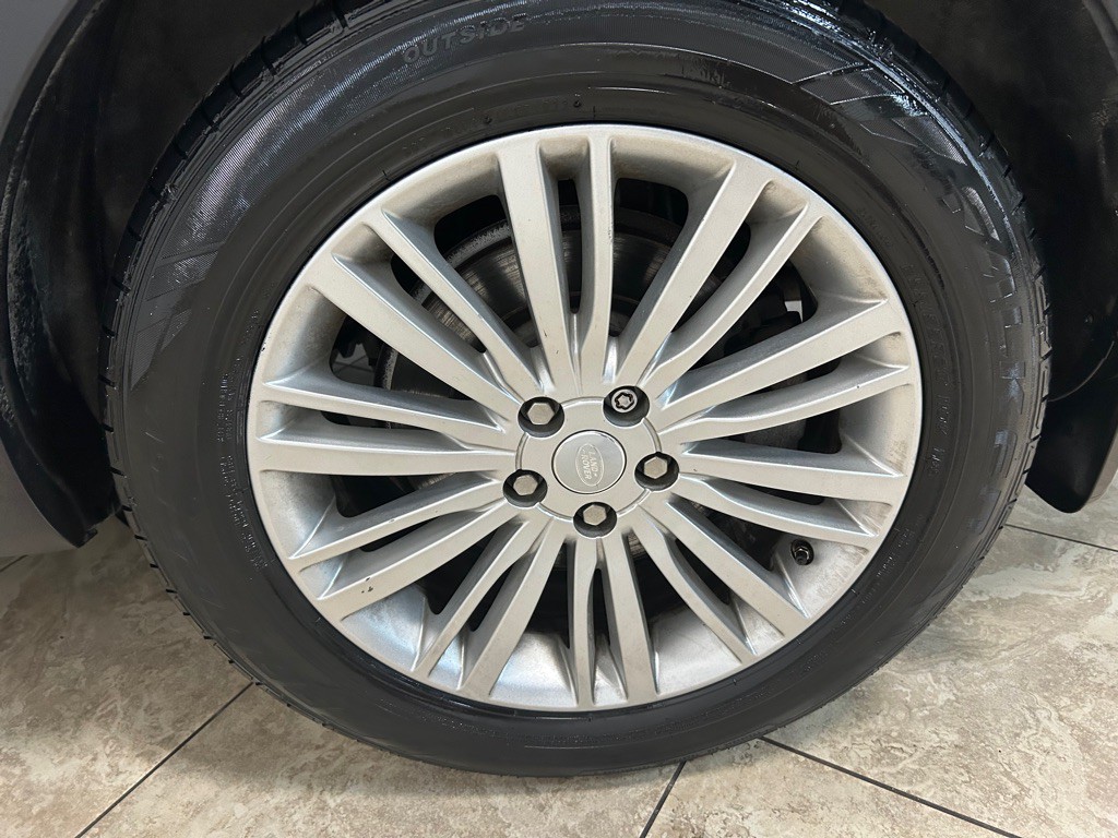 2017 Land Rover Discovery Image 12