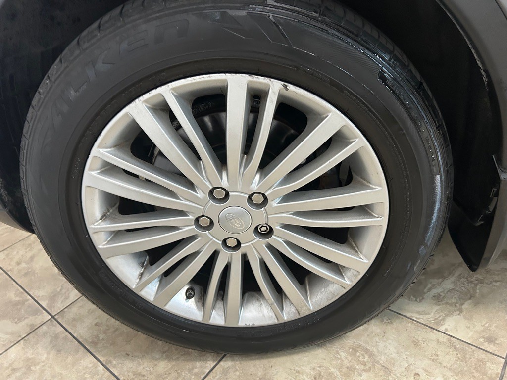 2017 Land Rover Discovery Image 13