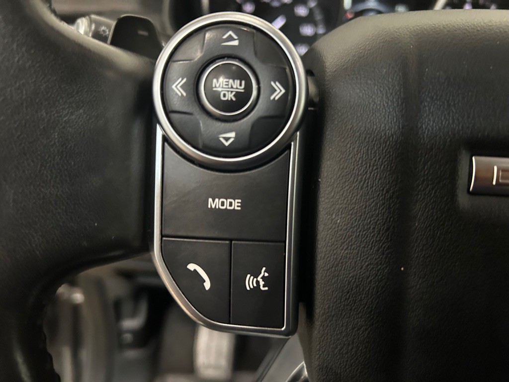 2017 Land Rover Discovery Image 18