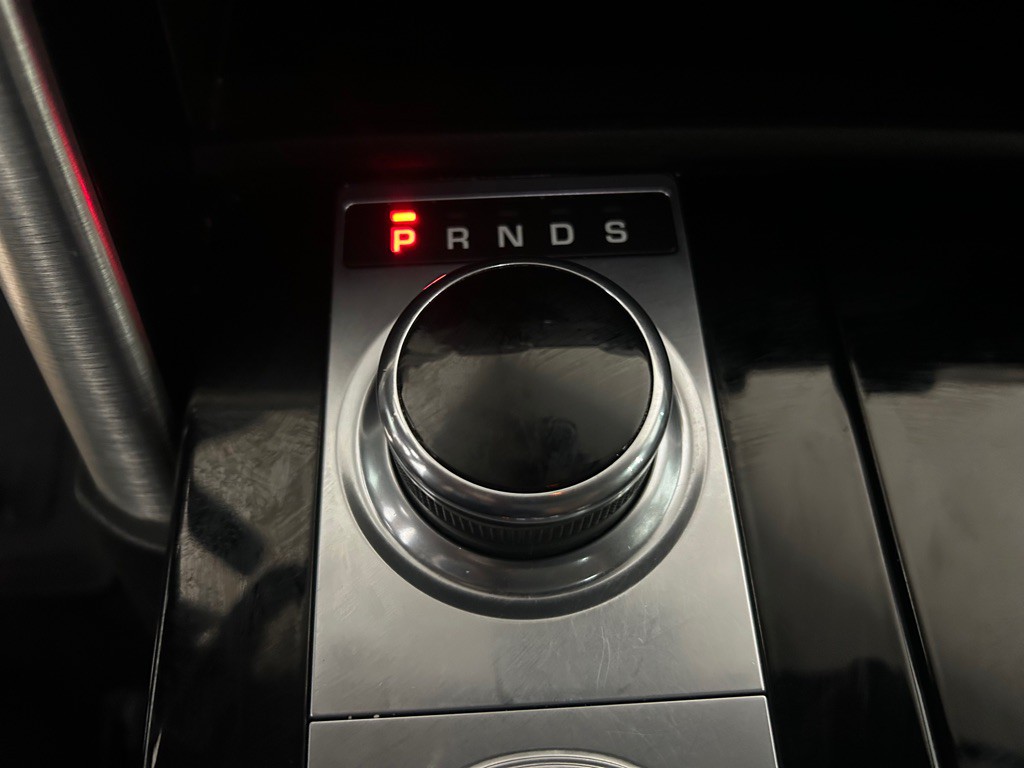 2017 Land Rover Discovery Image 21