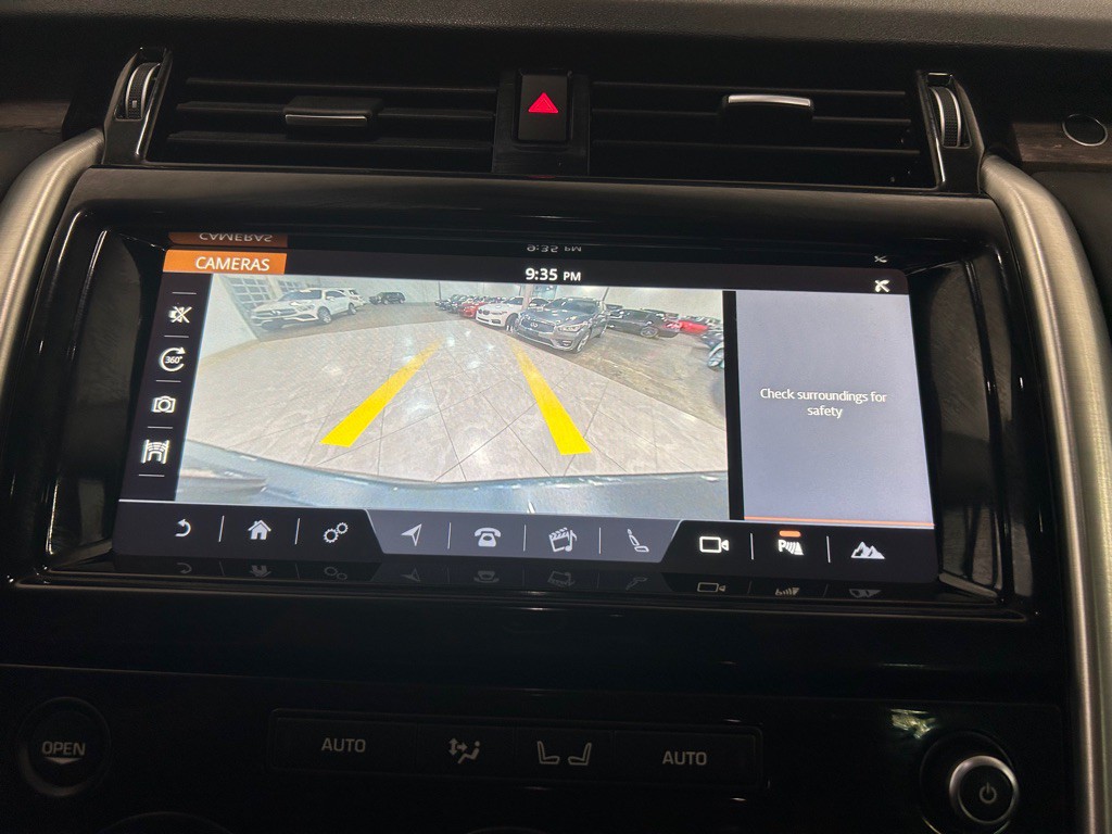 2017 Land Rover Discovery Image 22