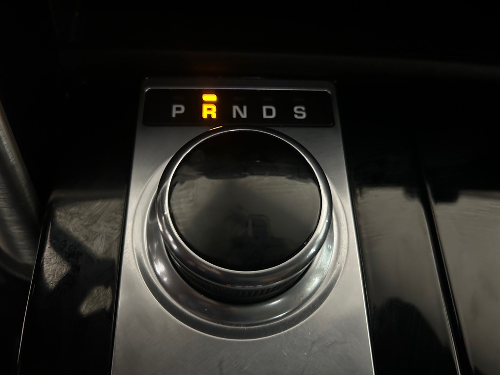 2017 Land Rover Discovery Image 23