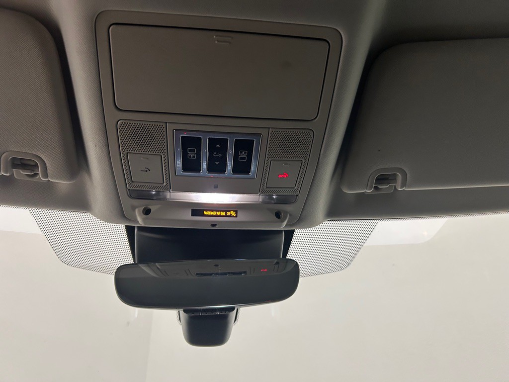 2017 Land Rover Discovery Image 25