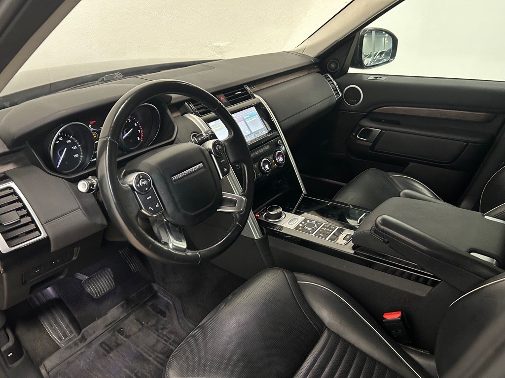 2017 Land Rover Discovery Image 26