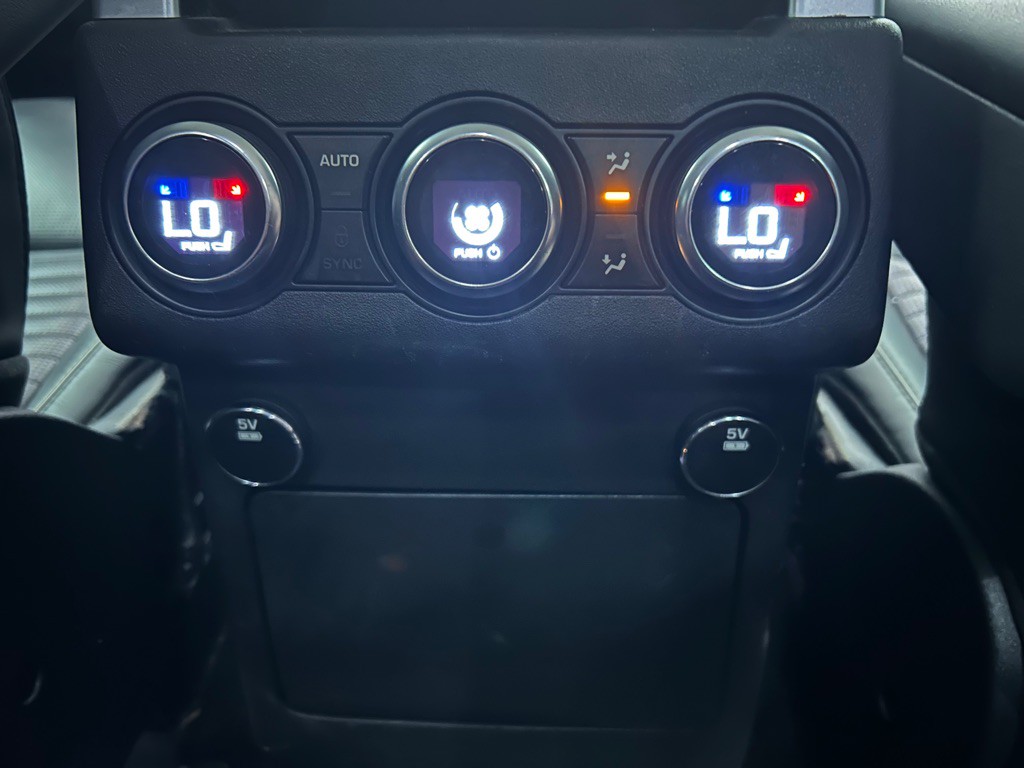 2017 Land Rover Discovery Image 33