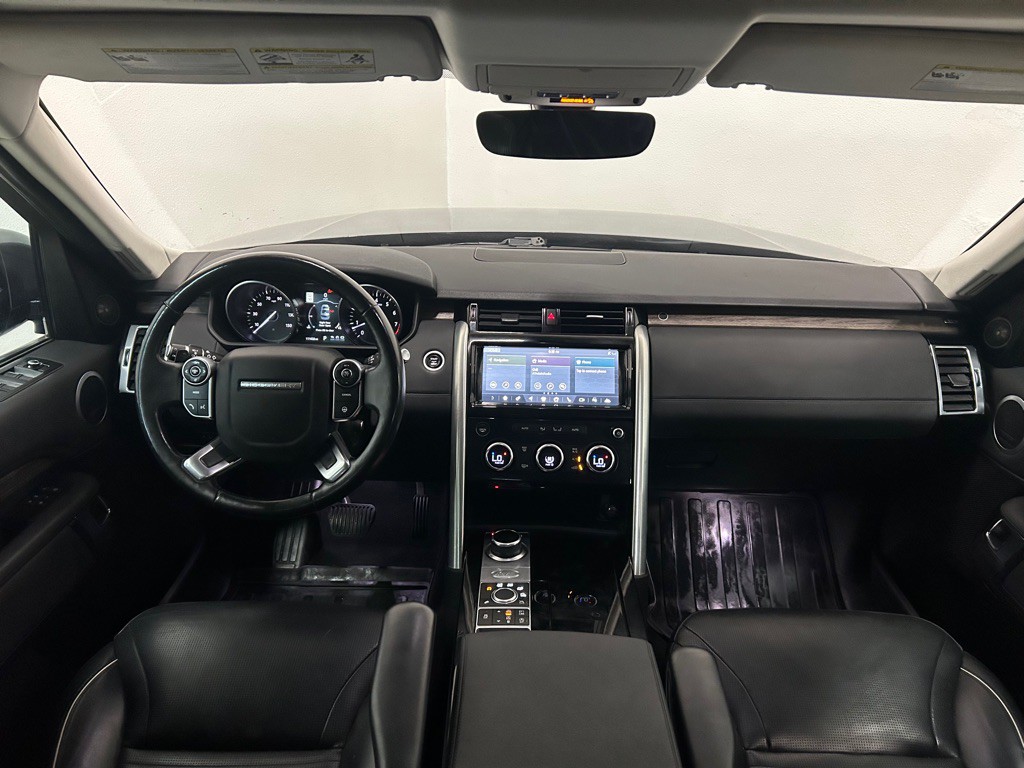 2017 Land Rover Discovery Image 34