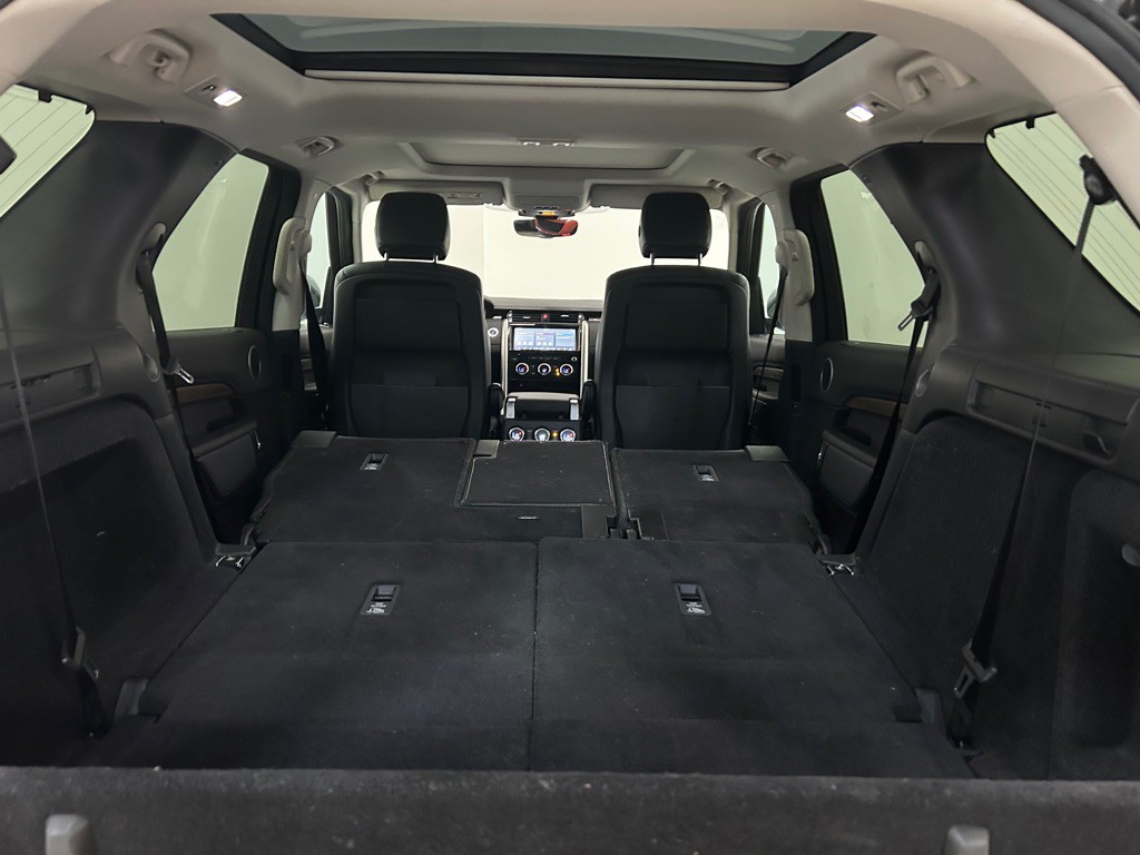 2017 Land Rover Discovery Image 43