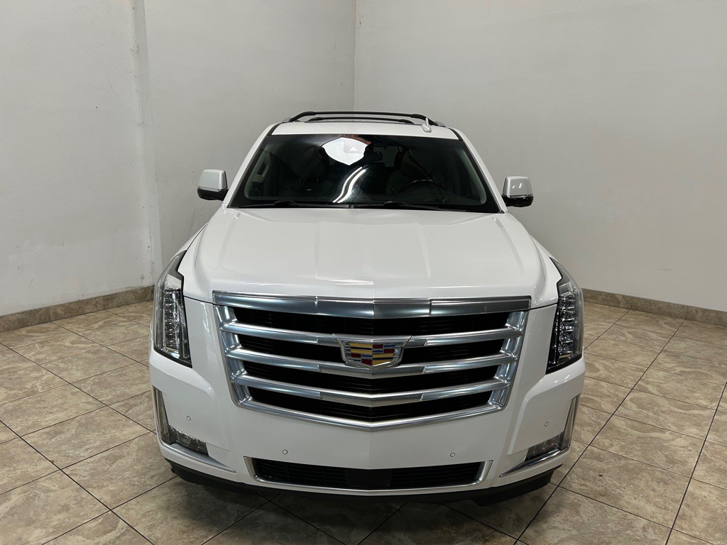2017 Cadillac Escalade Image 2