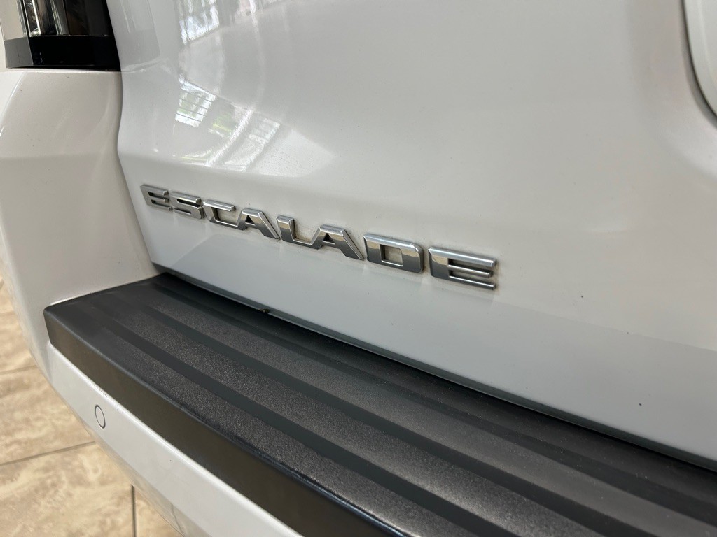 2017 Cadillac Escalade Image 14