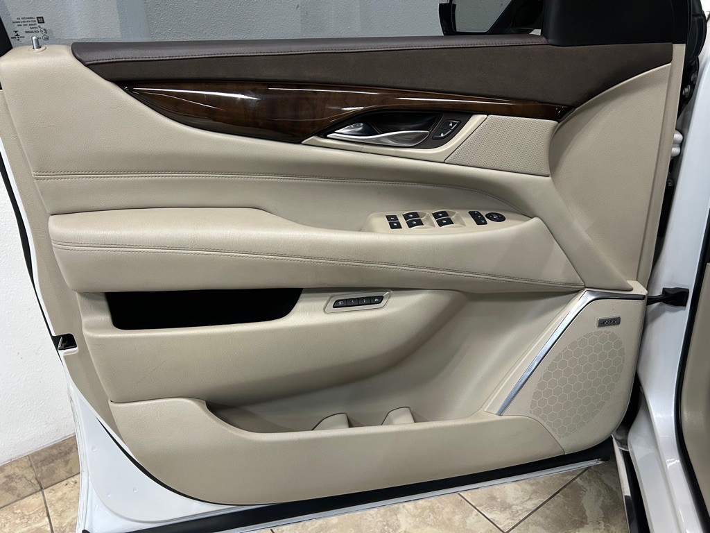 2017 Cadillac Escalade Image 15