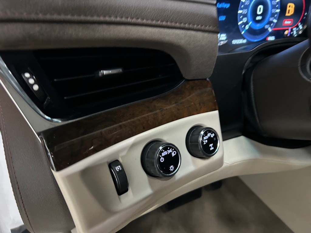 2017 Cadillac Escalade Image 17