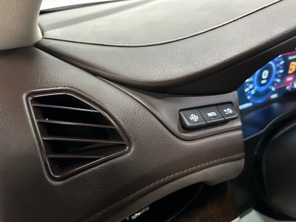 2017 Cadillac Escalade Image 18