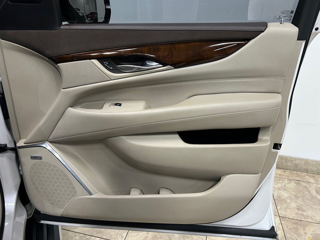 2017 Cadillac Escalade Image 26