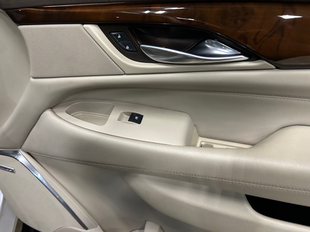 2017 Cadillac Escalade Image 27
