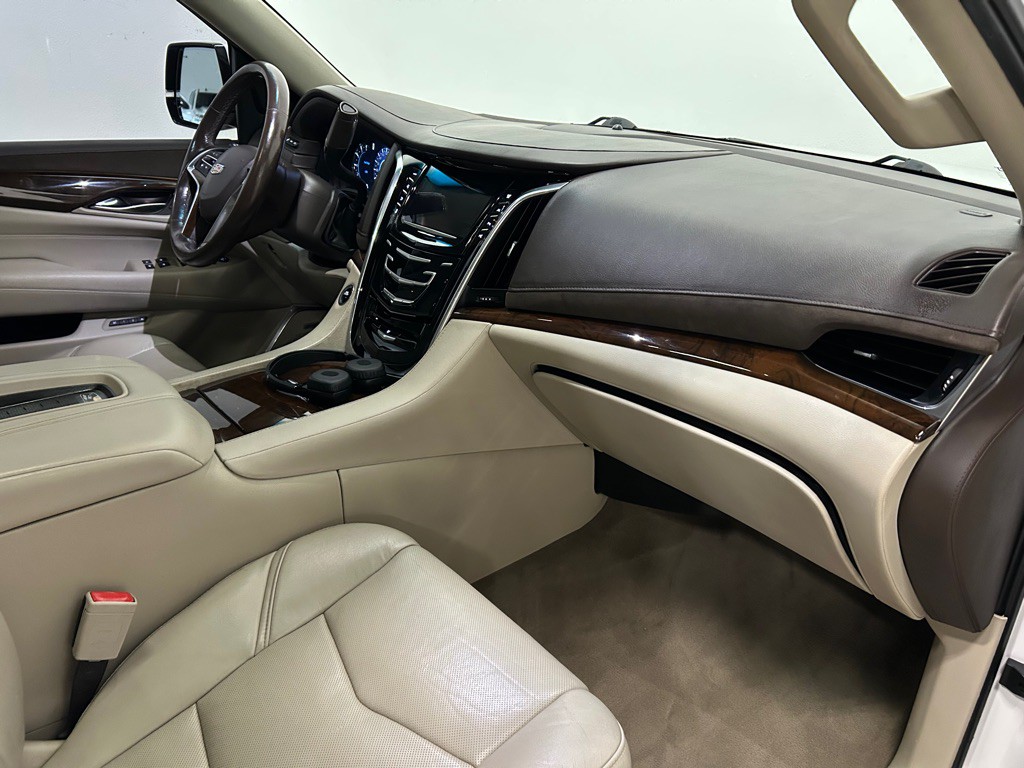 2017 Cadillac Escalade Image 28