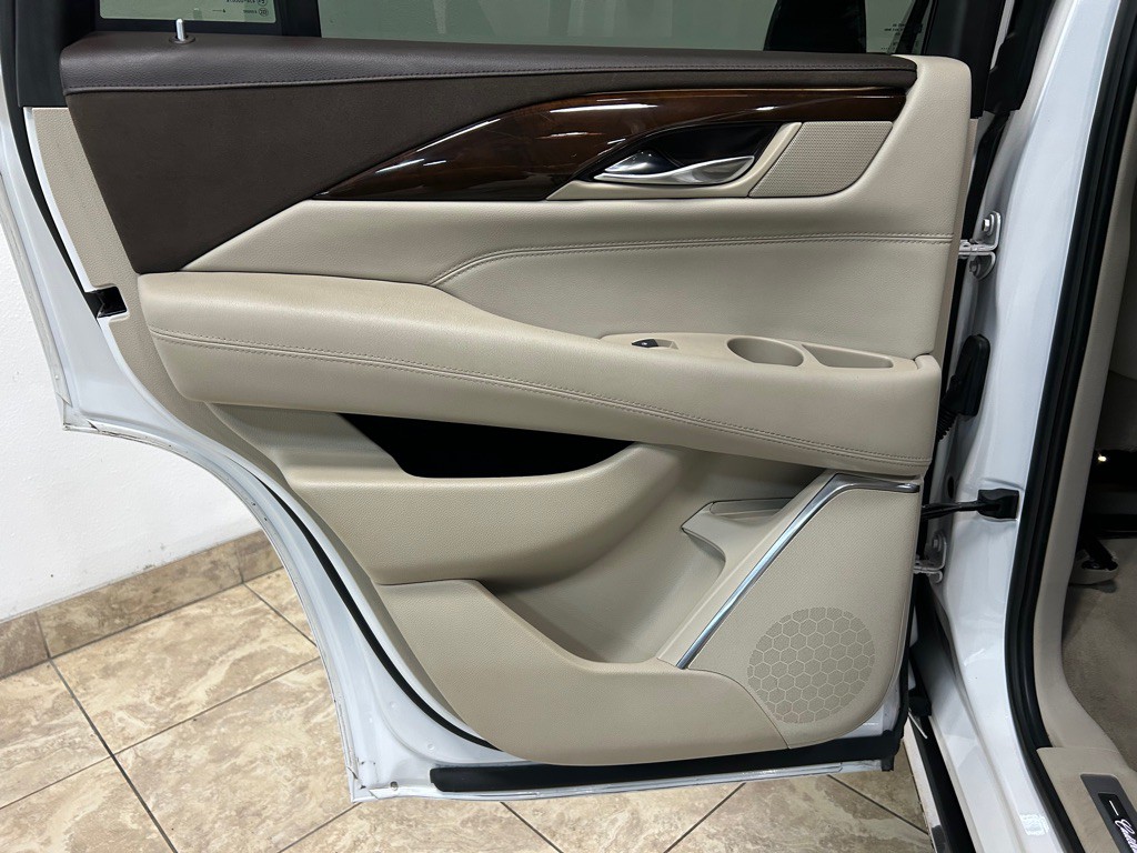 2017 Cadillac Escalade Image 30