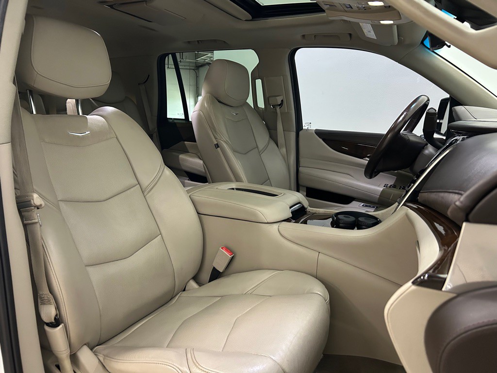 2017 Cadillac Escalade Image 31