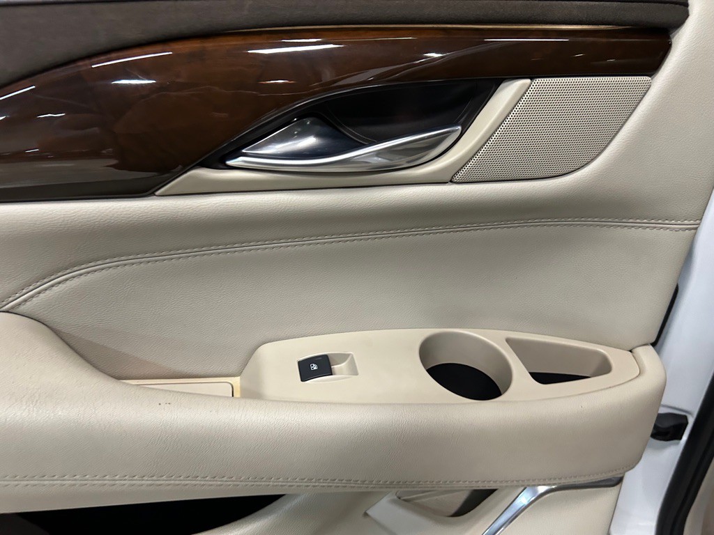 2017 Cadillac Escalade Image 32