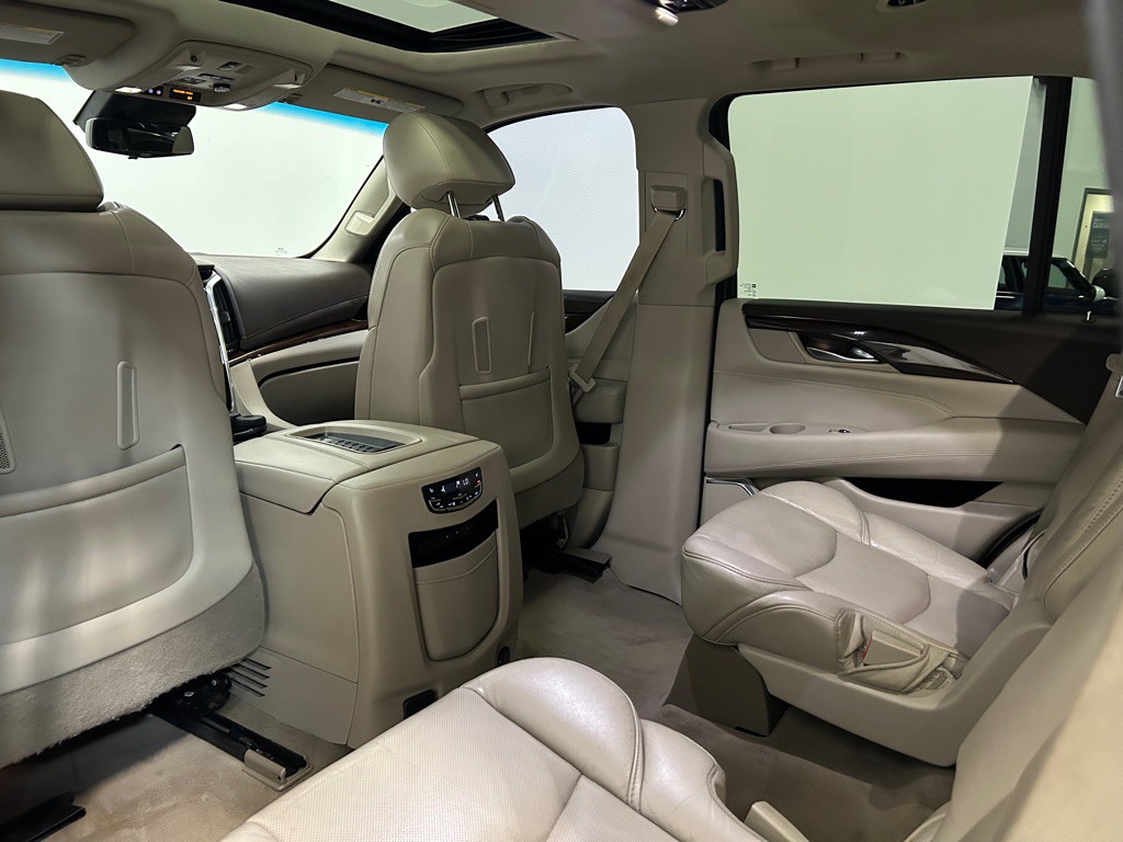 2017 Cadillac Escalade Image 33