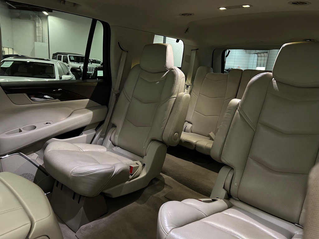 2017 Cadillac Escalade Image 34