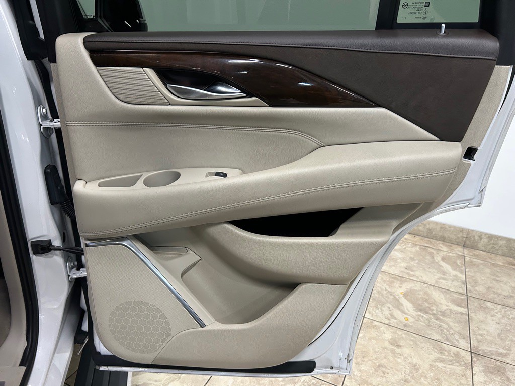 2017 Cadillac Escalade Image 35