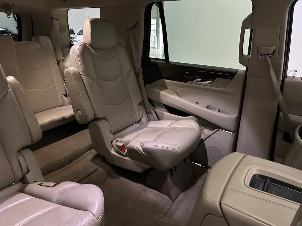 2017 Cadillac Escalade Image 38