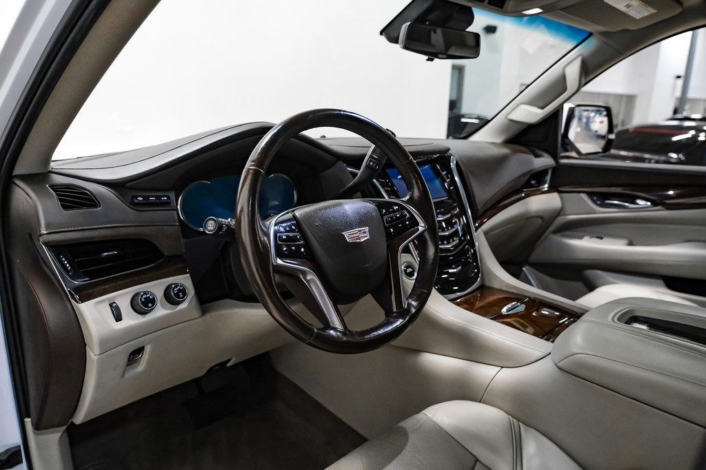 2017 Cadillac Escalade Image 3