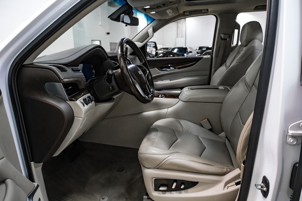 2017 Cadillac Escalade Image 4