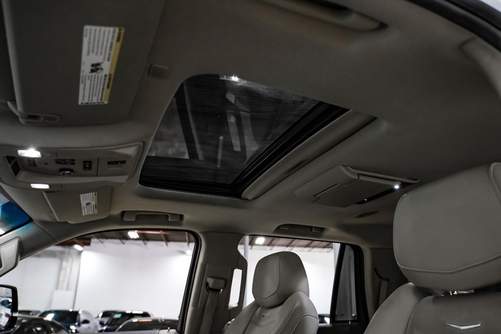 2017 Cadillac Escalade Image 5