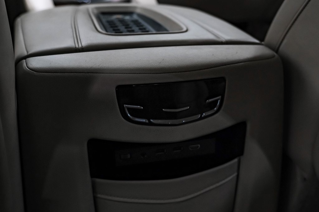 2017 Cadillac Escalade Image 28