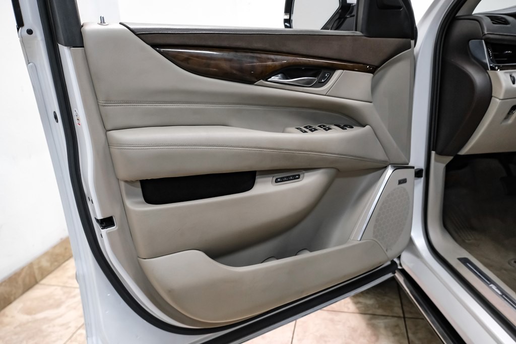 2017 Cadillac Escalade Image 34